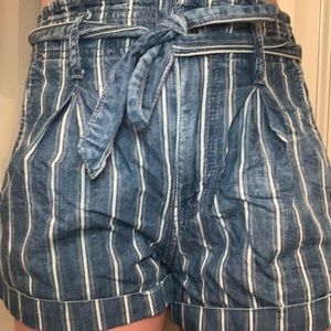 American Eagle blue and white striped shorts.